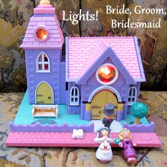 VINTAGE POLLY POCKET WEDDING CHAPEL - It LIGHTS UP & OPENS w ROOMS; ORIG PEOPLE! - Picture 1 of 7